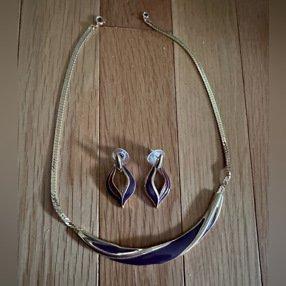 Trifari Jewelry - Vintage Trifari purple and gold plated necklace and earrings set. Stylish.